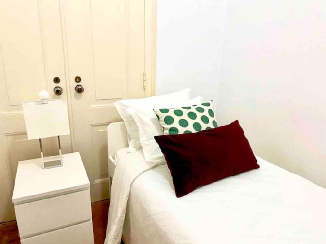 ליסבון Romantic Chiado 7 -Private Small Single Room With No Outside Window מראה חיצוני תמונה